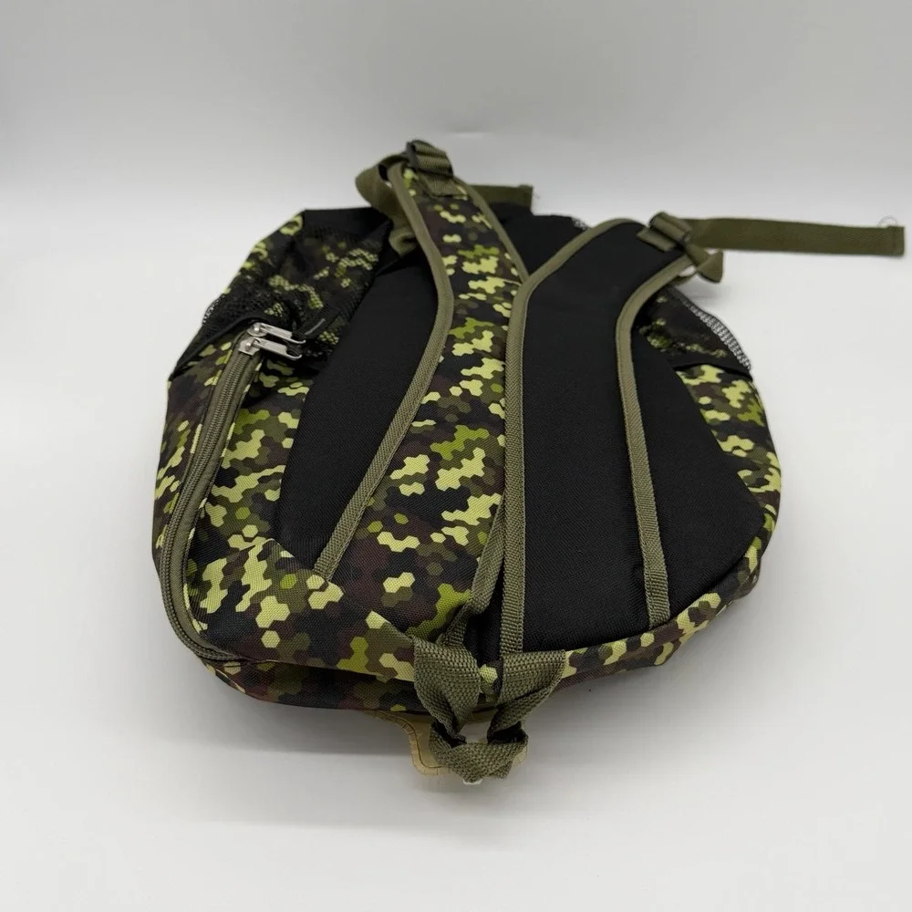 Fashion Accessory Bazaar Boys Green Camo Backpack w Sealed 2Boom Headphones